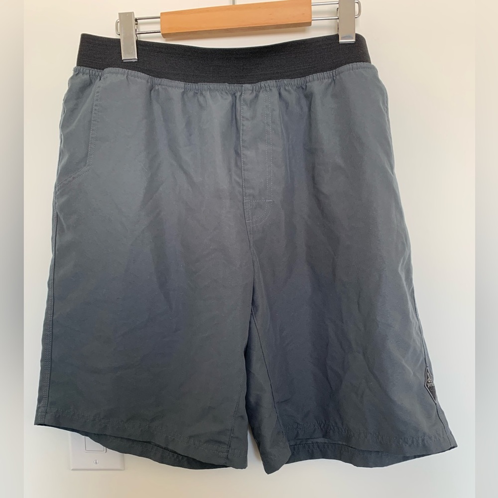 Mens Prana mojo shorts 10” inseam stretch athletic pockets XL gray active